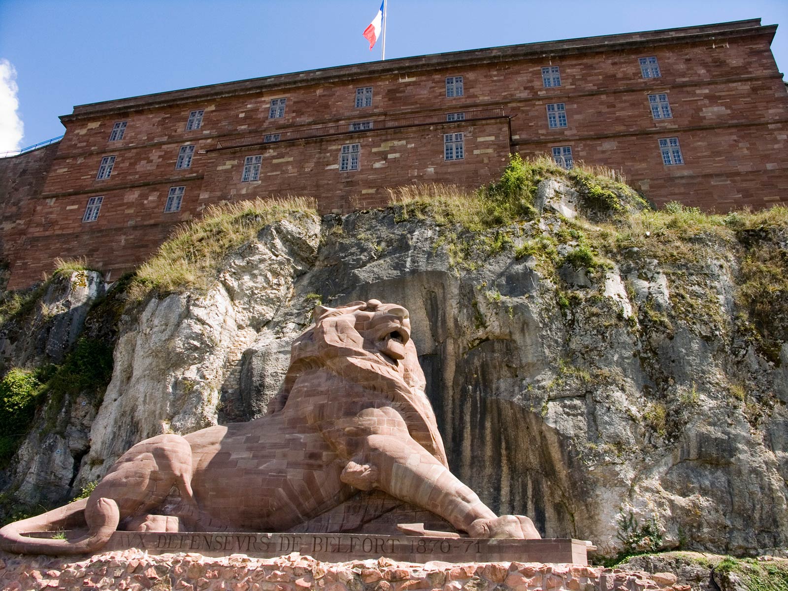 Chateau Lion Belfort • Camping Etang Des Forges Belfort 